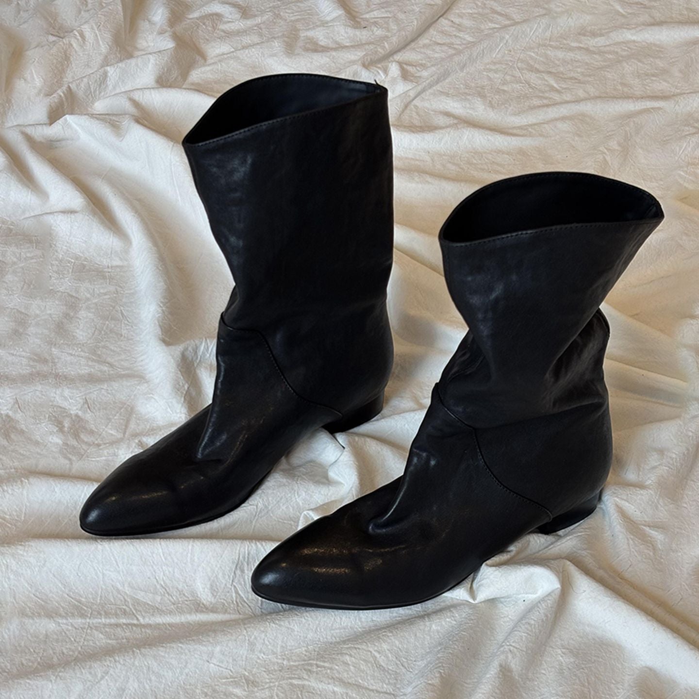 Women's Style Retro Elegant Pointed High-grade Wide Tube Slimming Women's Leather Boots