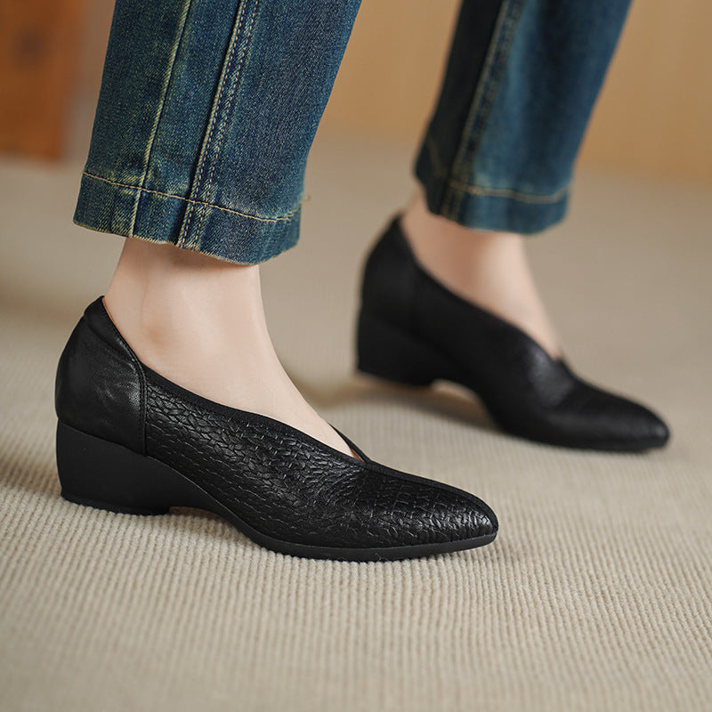Women's Soft Surface Sheepskin Pointed Toe V-shaped Mouth Slip-on Comfortable Low-cut Women's Shoes