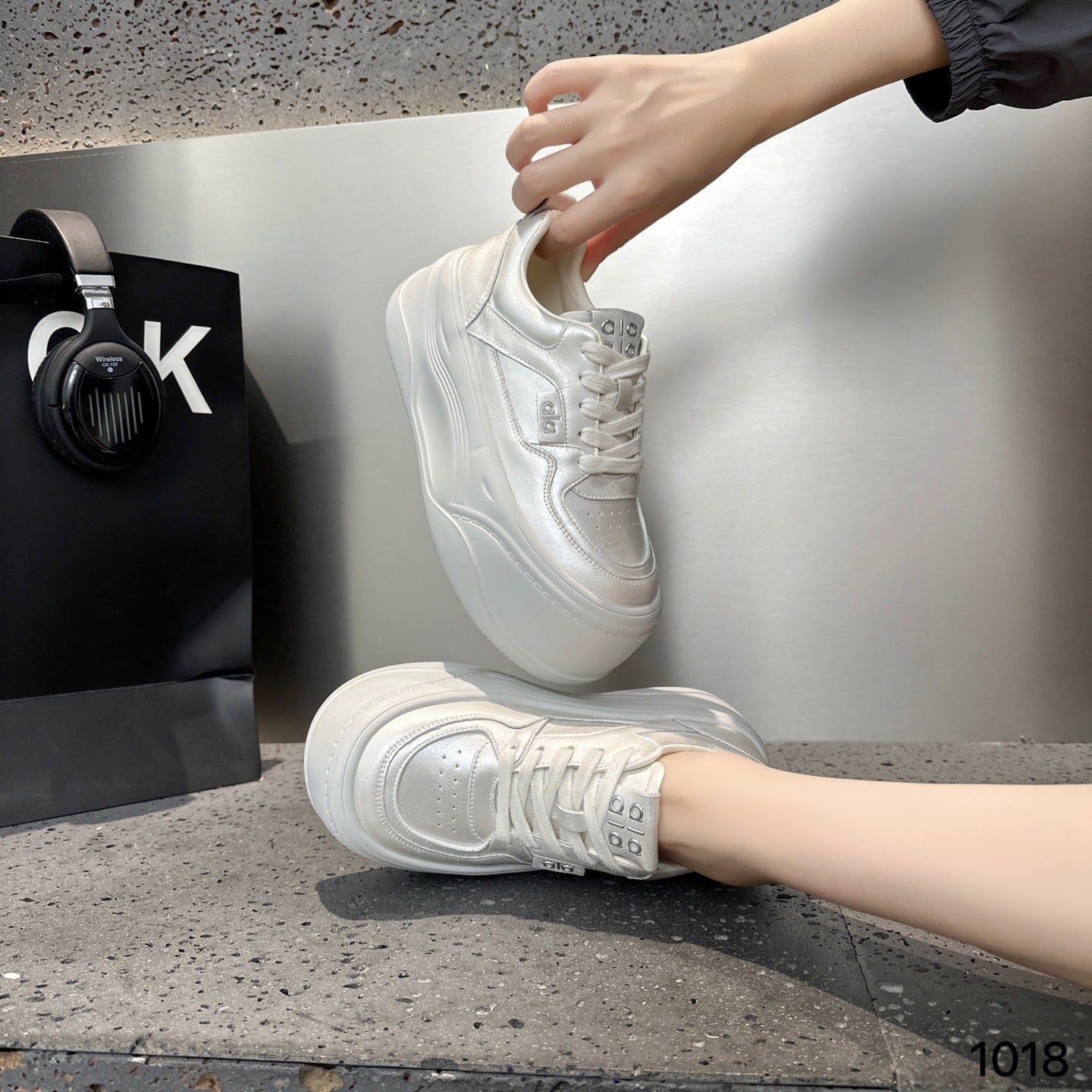 Women's Big Toe White Fleece-lined Platform Muffin Casual Shoes