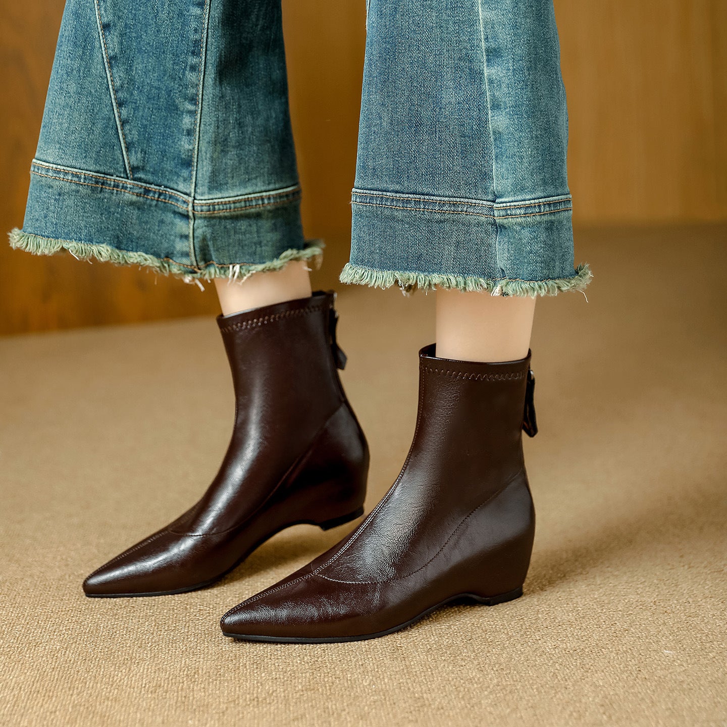 Women's Temperament Slimming Thin Graceful Pointed Toe Soft Women's Leather Boots