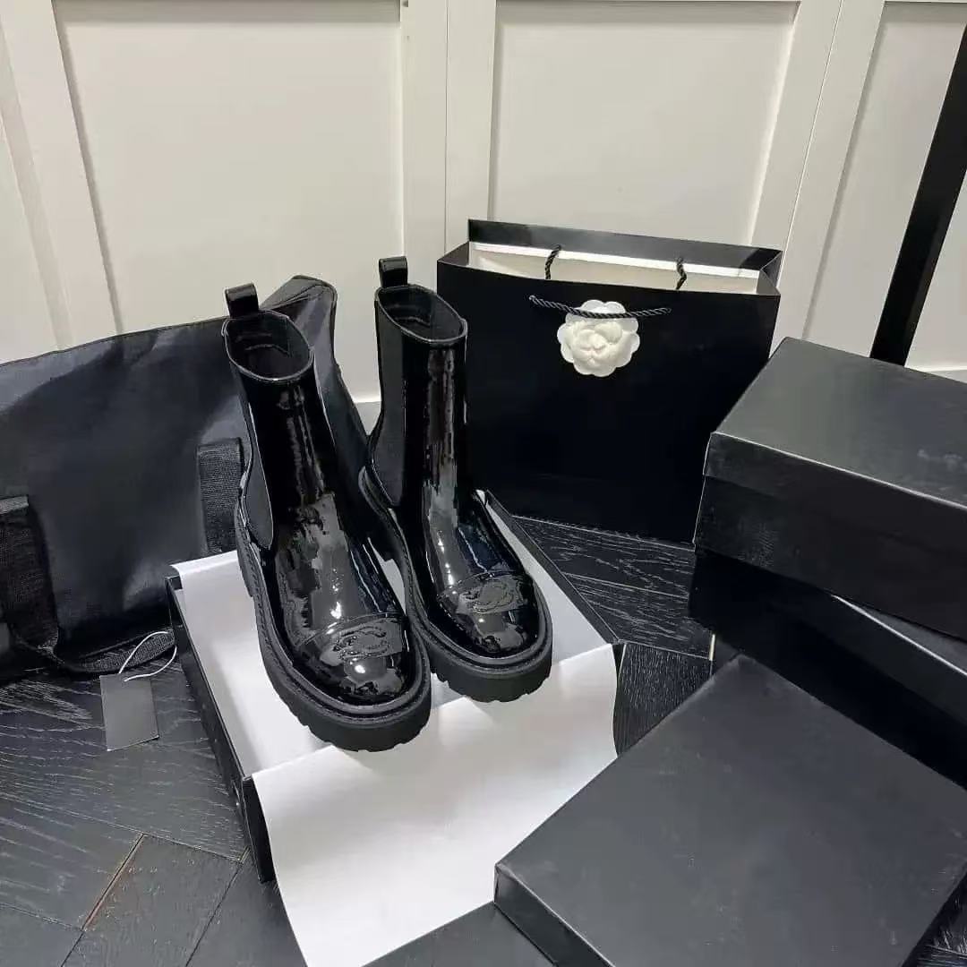 Women's High Version Classic Style Round Head Assorted Colors Retro Thick Women's Leather Boots