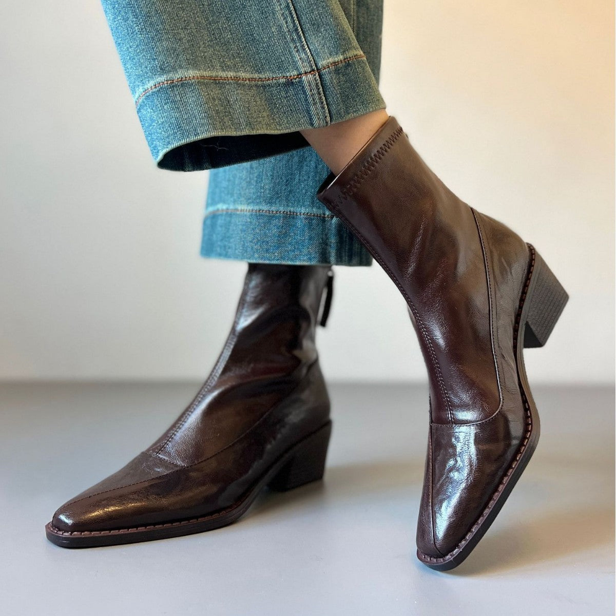 Women's Chunky Short Soft Stitching Chelsea Black Women's Leather Boots
