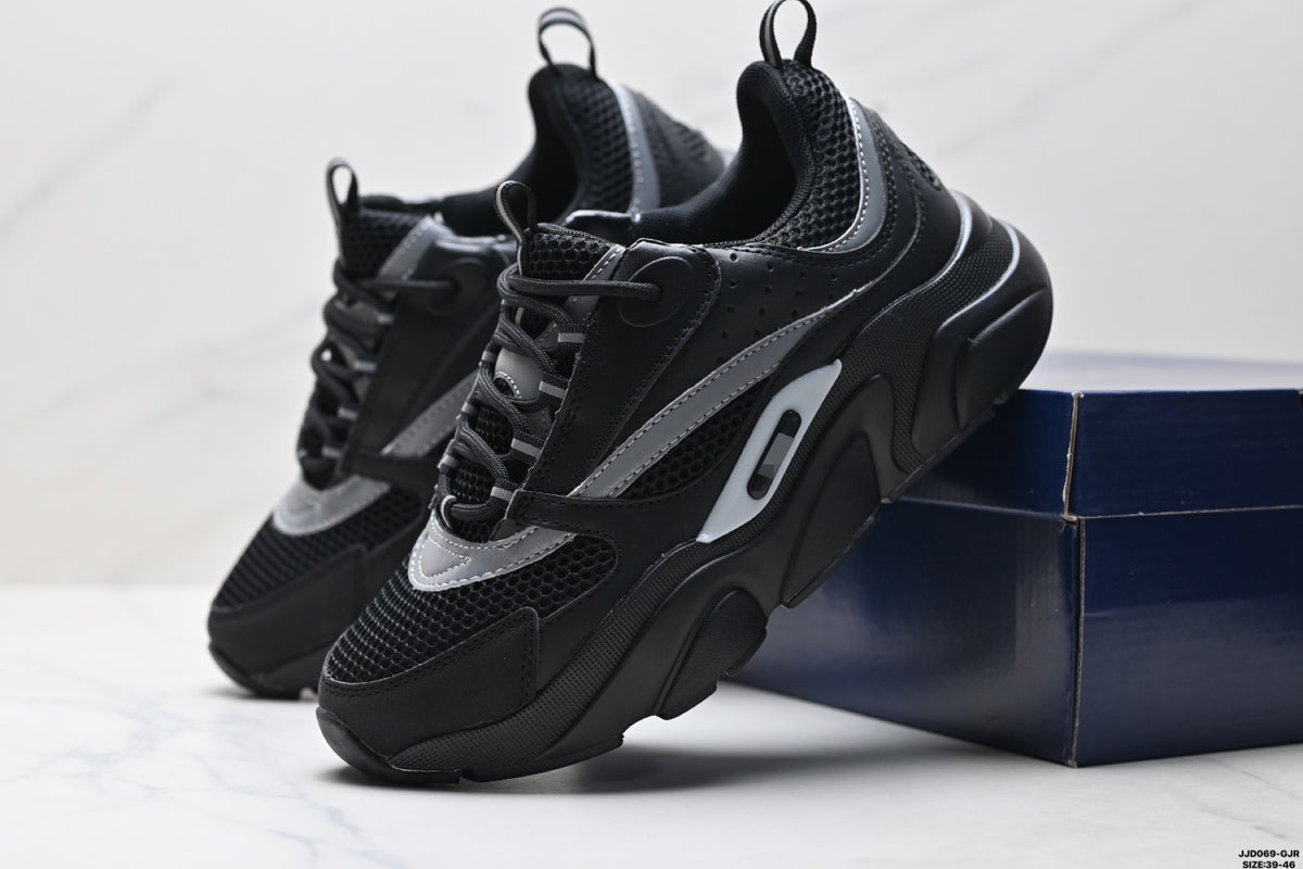 Men's Thick Sole Mesh Breathable Lightweight Elevator Wild Men's Sports Shoes