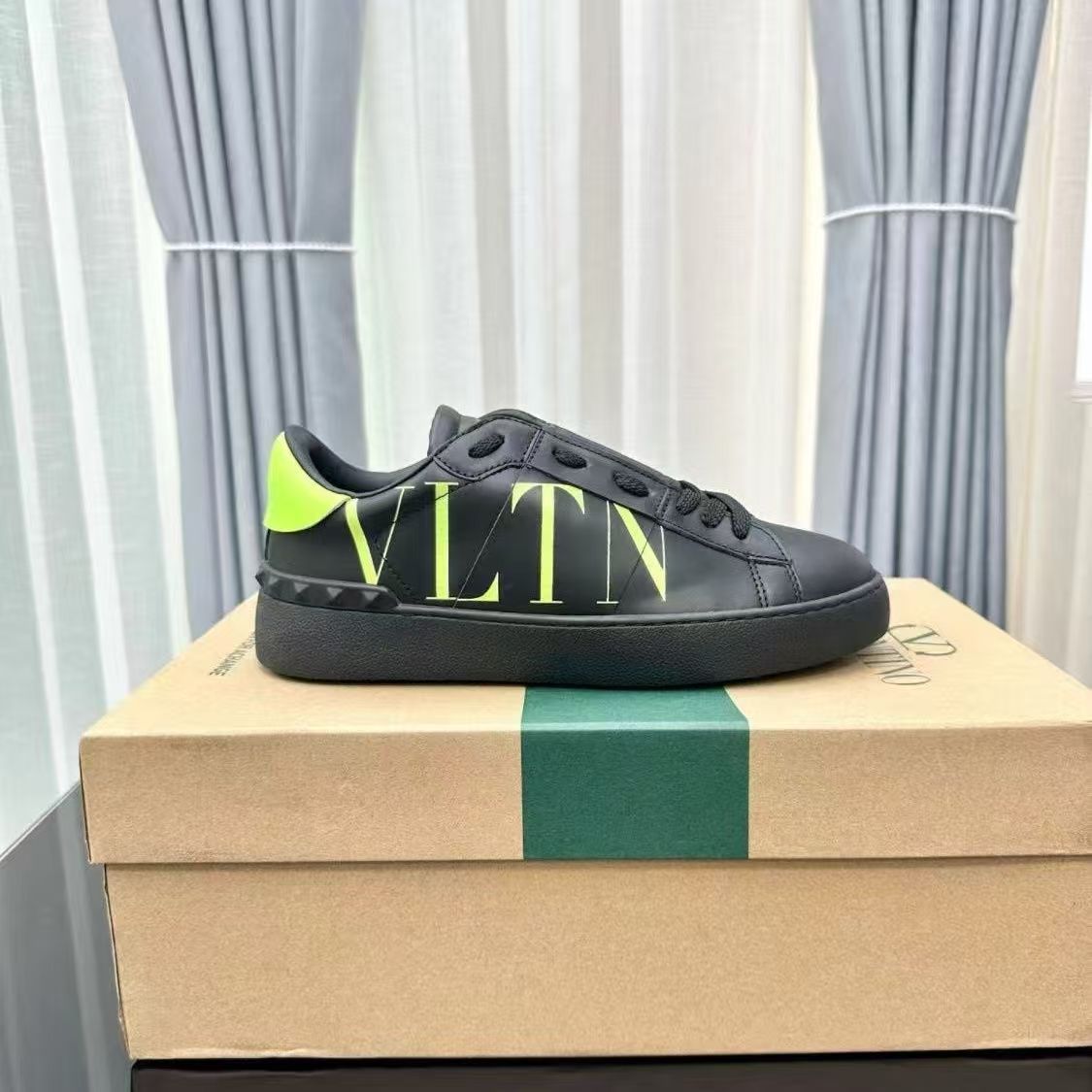 Spring White Luxury Rivet Unisex Low Women's Board Shoes