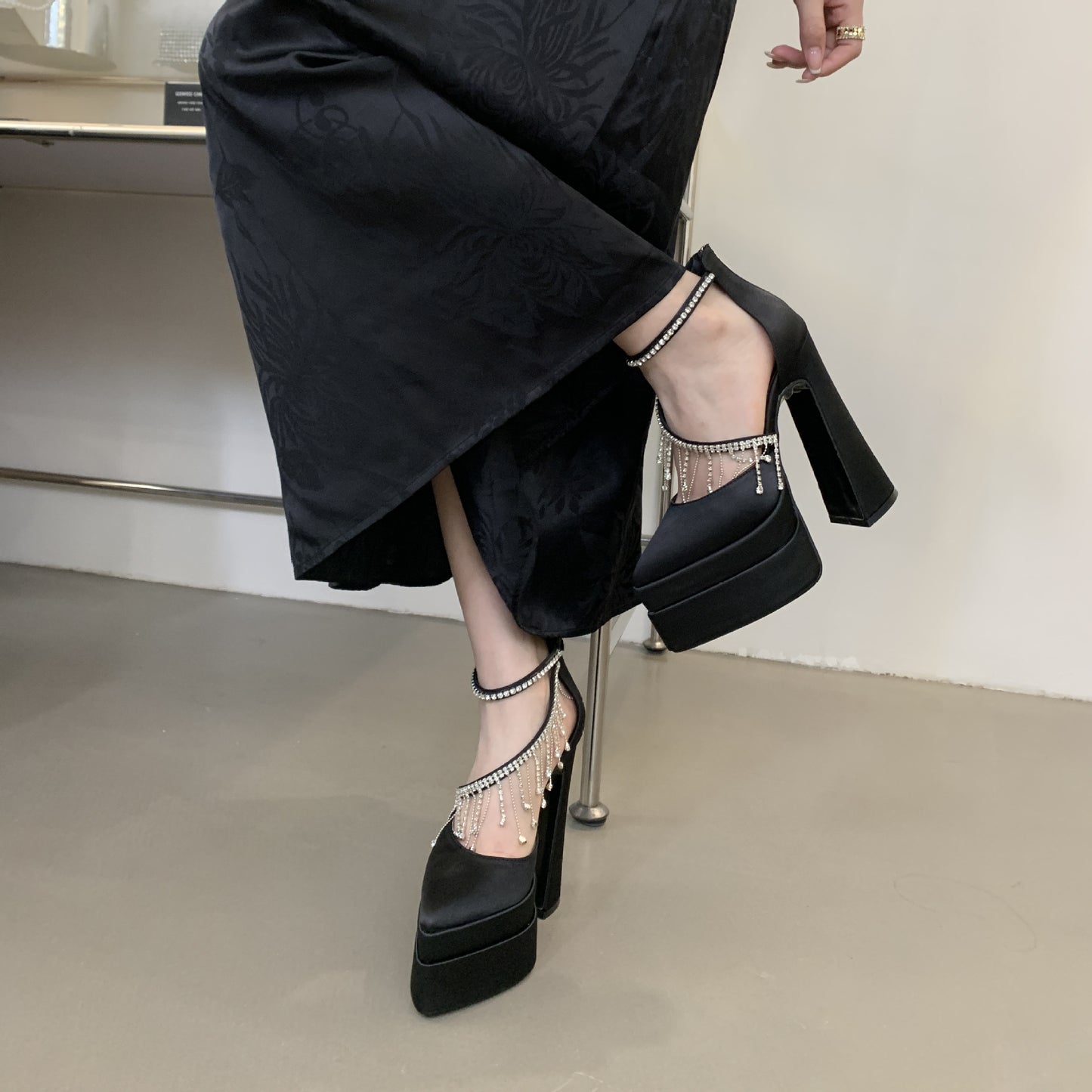 Women's Large Size Pointed Platform Catwalk Show Sandals