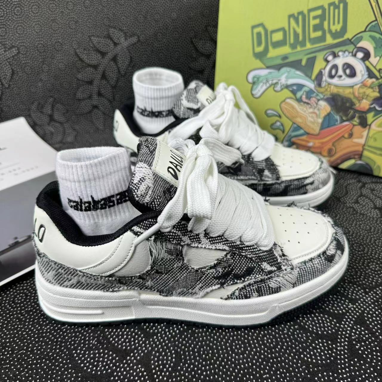 Women's & Men's National Fashion White Niche Board Couple Sneakers