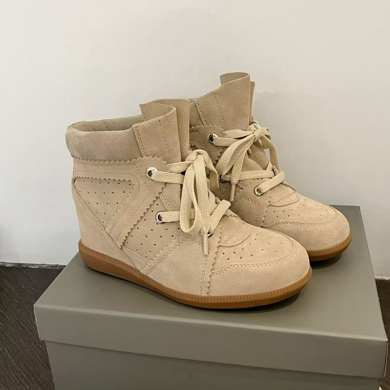 Women's Genuine Height Increasing Insole Fashionable Women's Casual Shoes