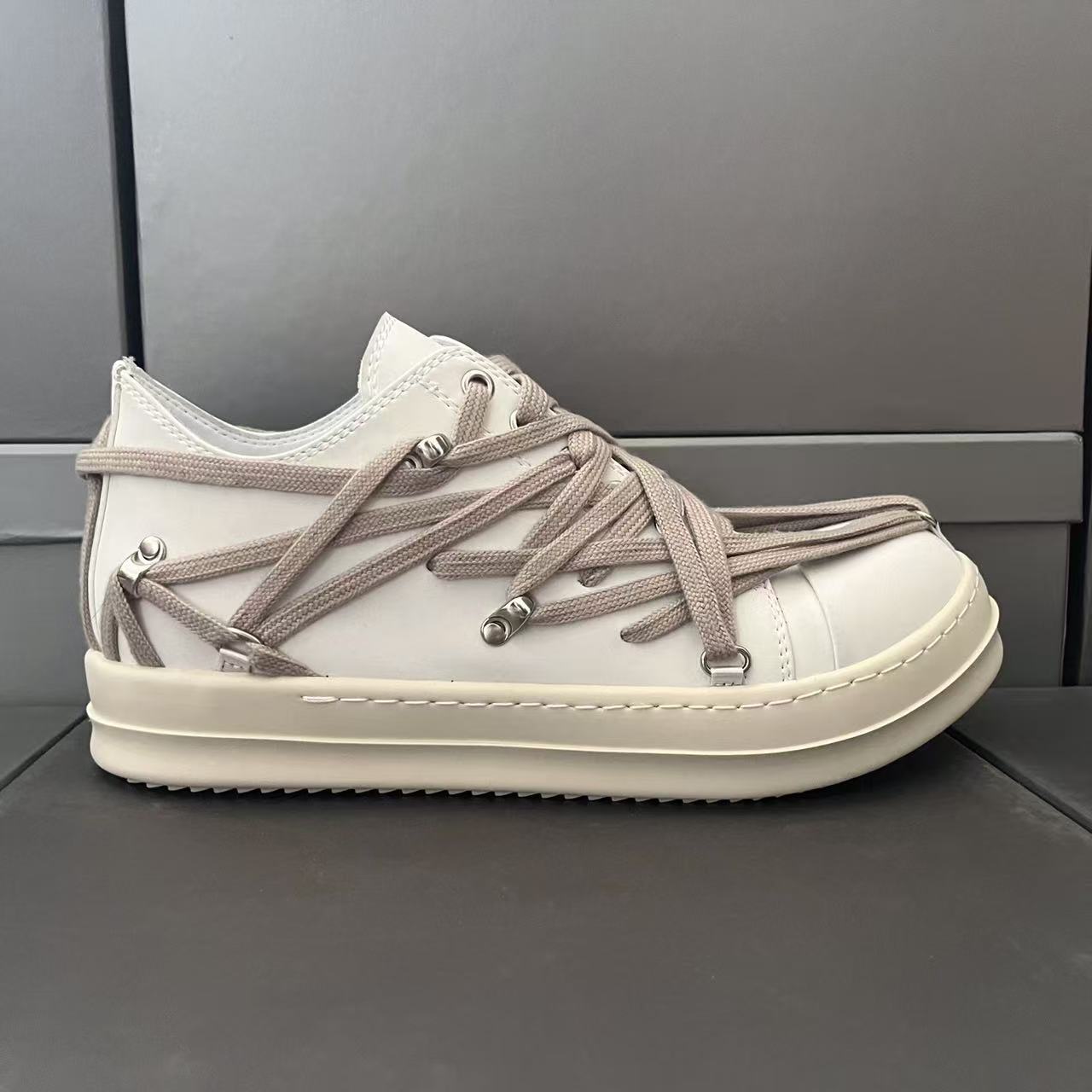 Men's Fashionable Genuine Pentagram Milk Fragrance Bottom Retro Men's Shoes