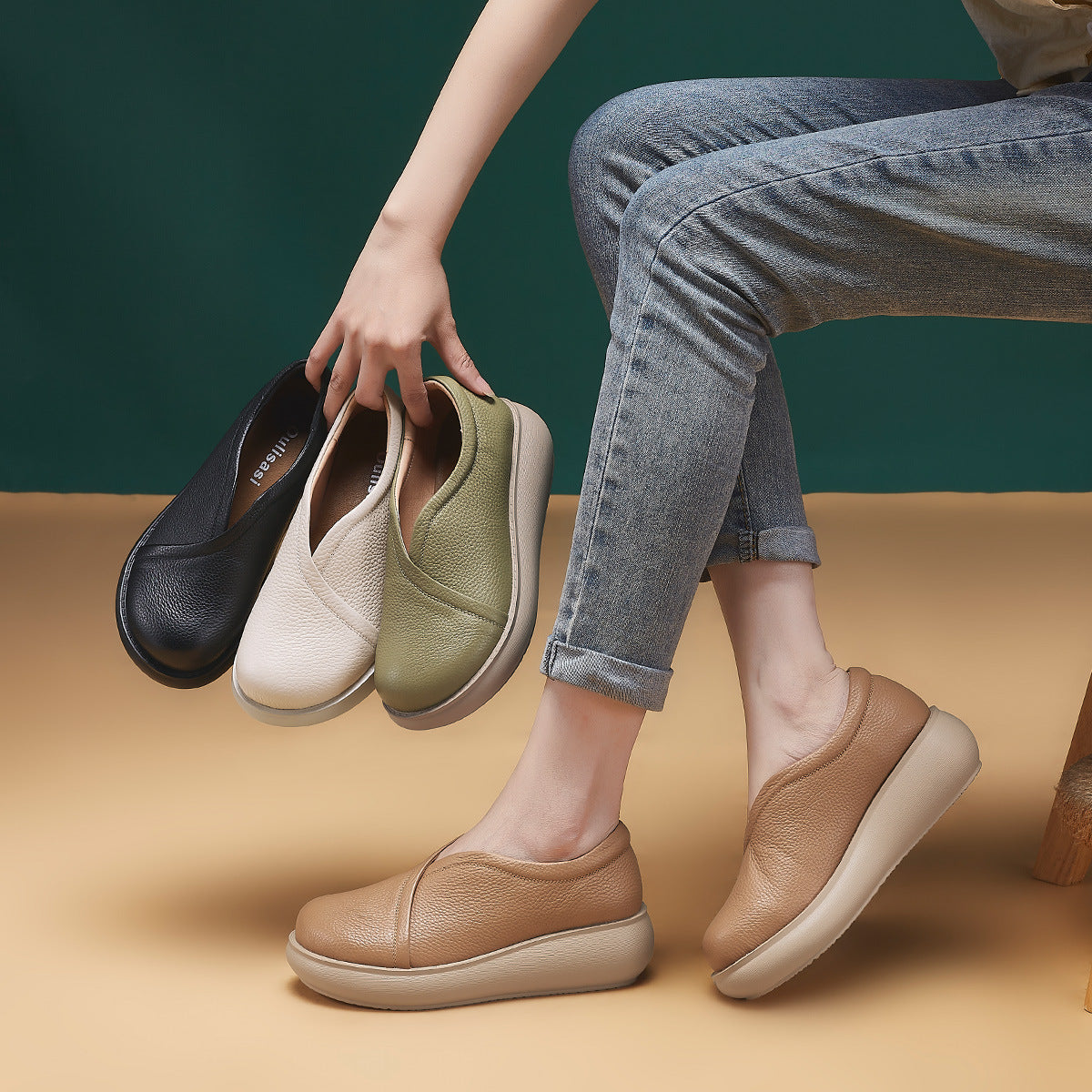 Women's Comfortable Flat Mom Soft Bottom Genuine Slip-on Women's Fashion Shoes
