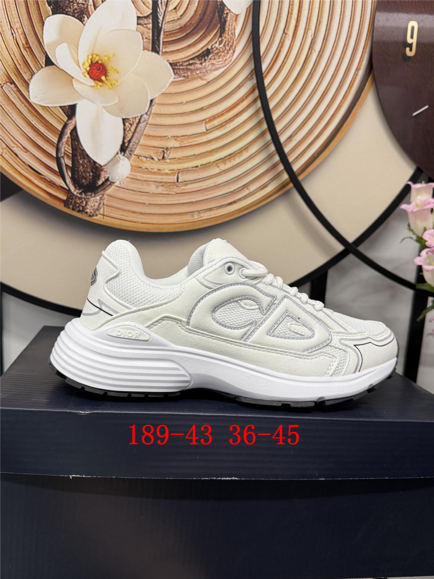 Women's & Men's Fashion Couple Light Mesh Breathable Comfortable Sneakers