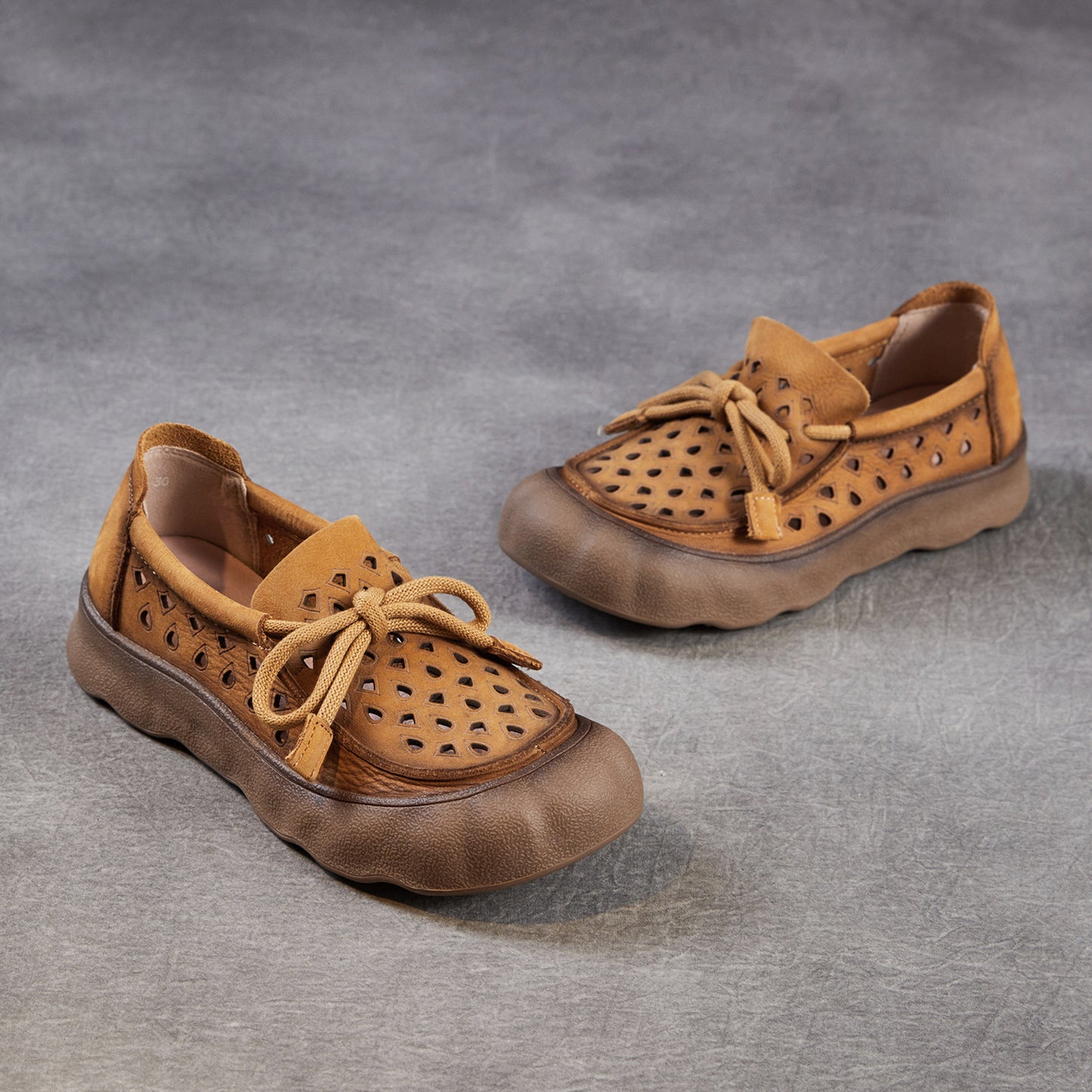 Women's First Layer Cowhide Retro Hole Hollow Breathable Women's Casual Shoes