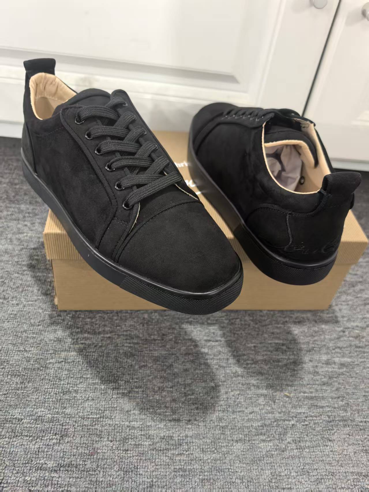 Men's Embroidered Black Low Top Rivet Flat Men's Casual Shoes