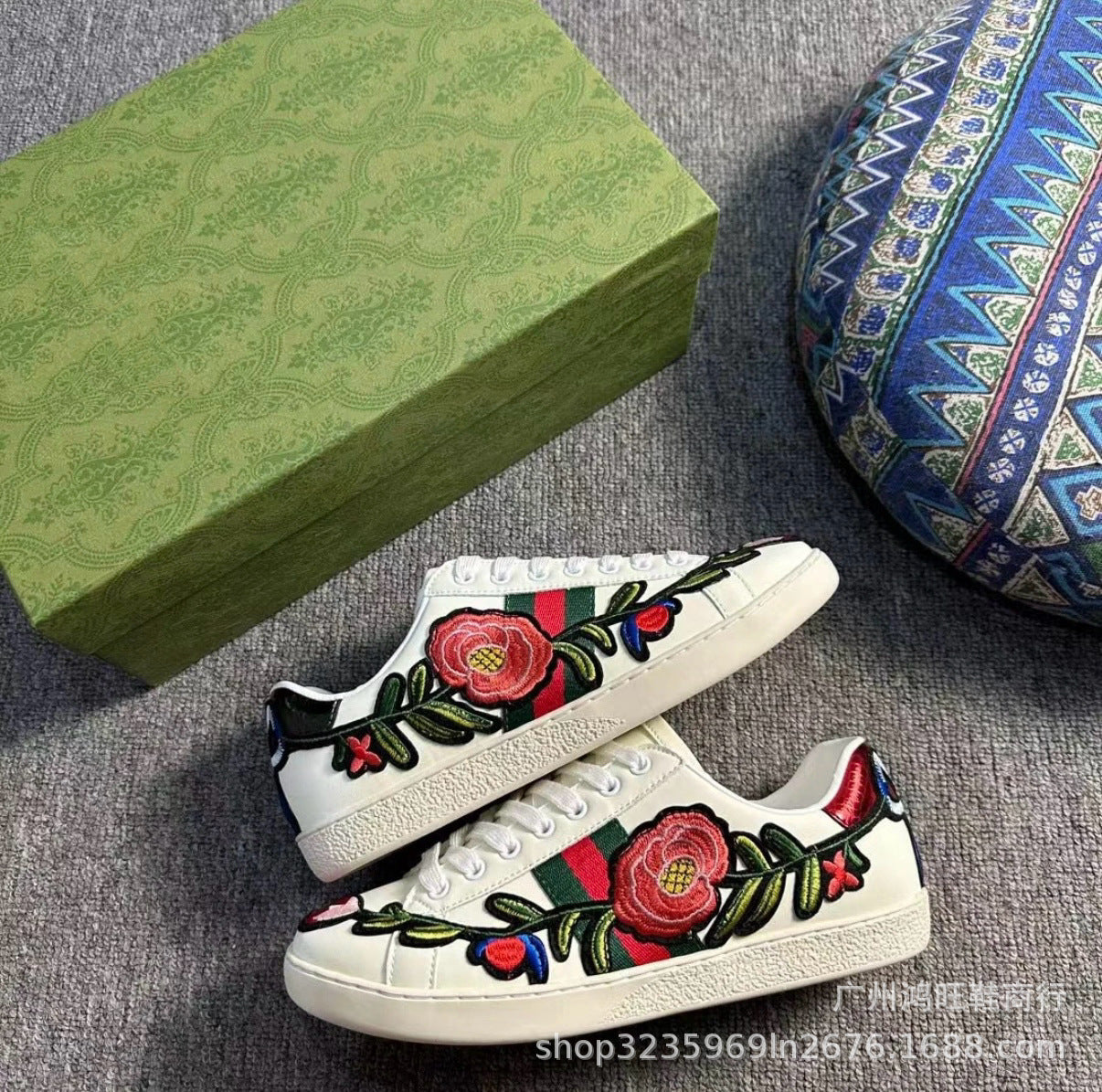 Women's & Men's Embroidered White Bee Breathable Women's Casual Shoes