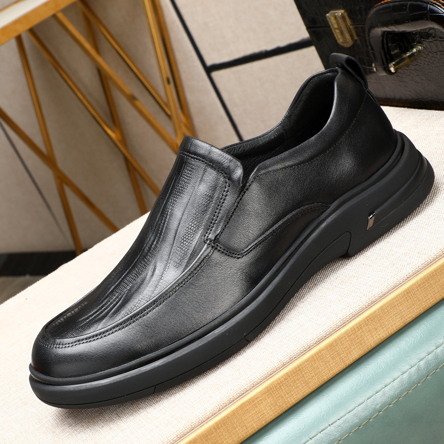 Men's Super Soft Loose Comfortable Spring Slip-on Men's Casual Leather Shoes