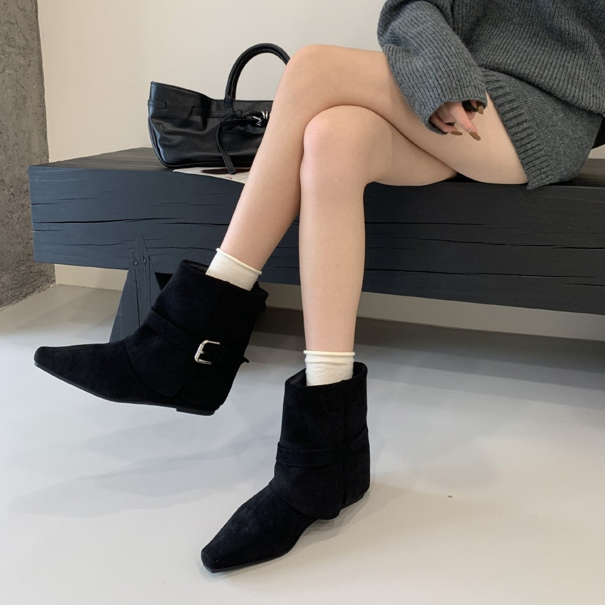 Women's Toe Chunky Mid Short Pleated Pile Style Outer Belt Buckle Women's Leather Boots