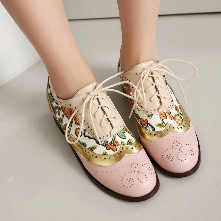 Women's Retro Ethnic Style Brogue Color Matching Round Head Chunky Casual Shoes