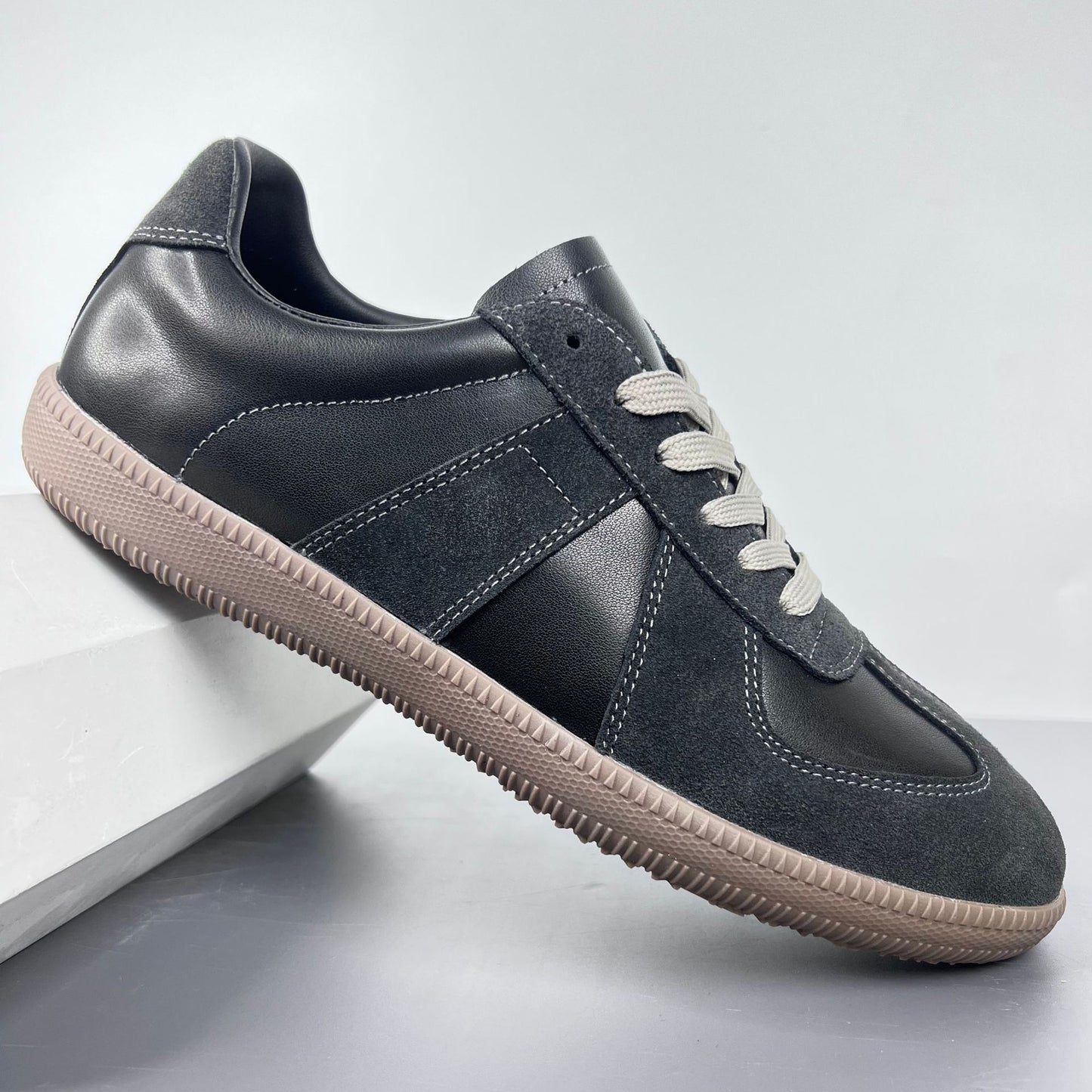 Men's German Training First Layer Calf Fashion White Men's Casual Shoes