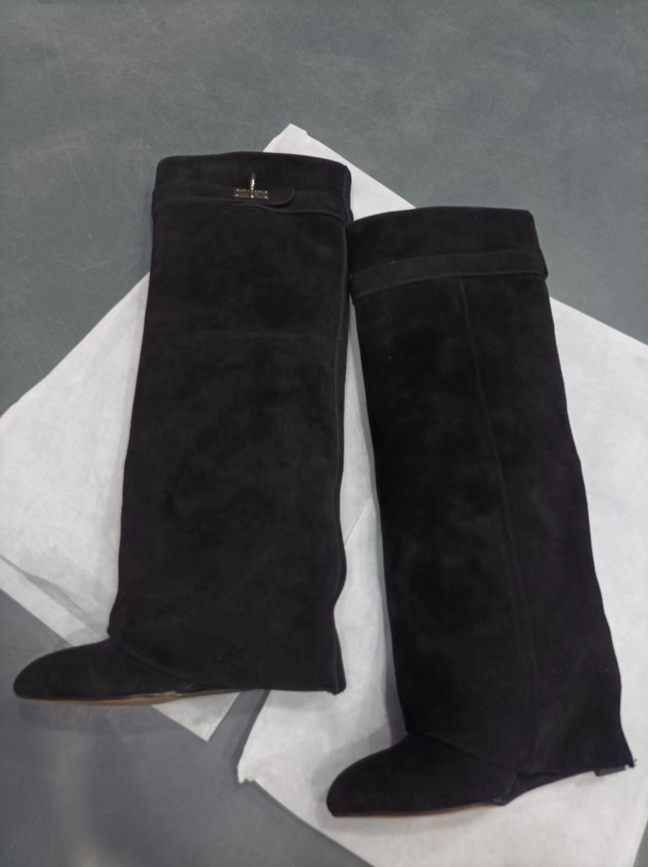 Women's Circumference Straight Pointed Buckle Shark Long Boots