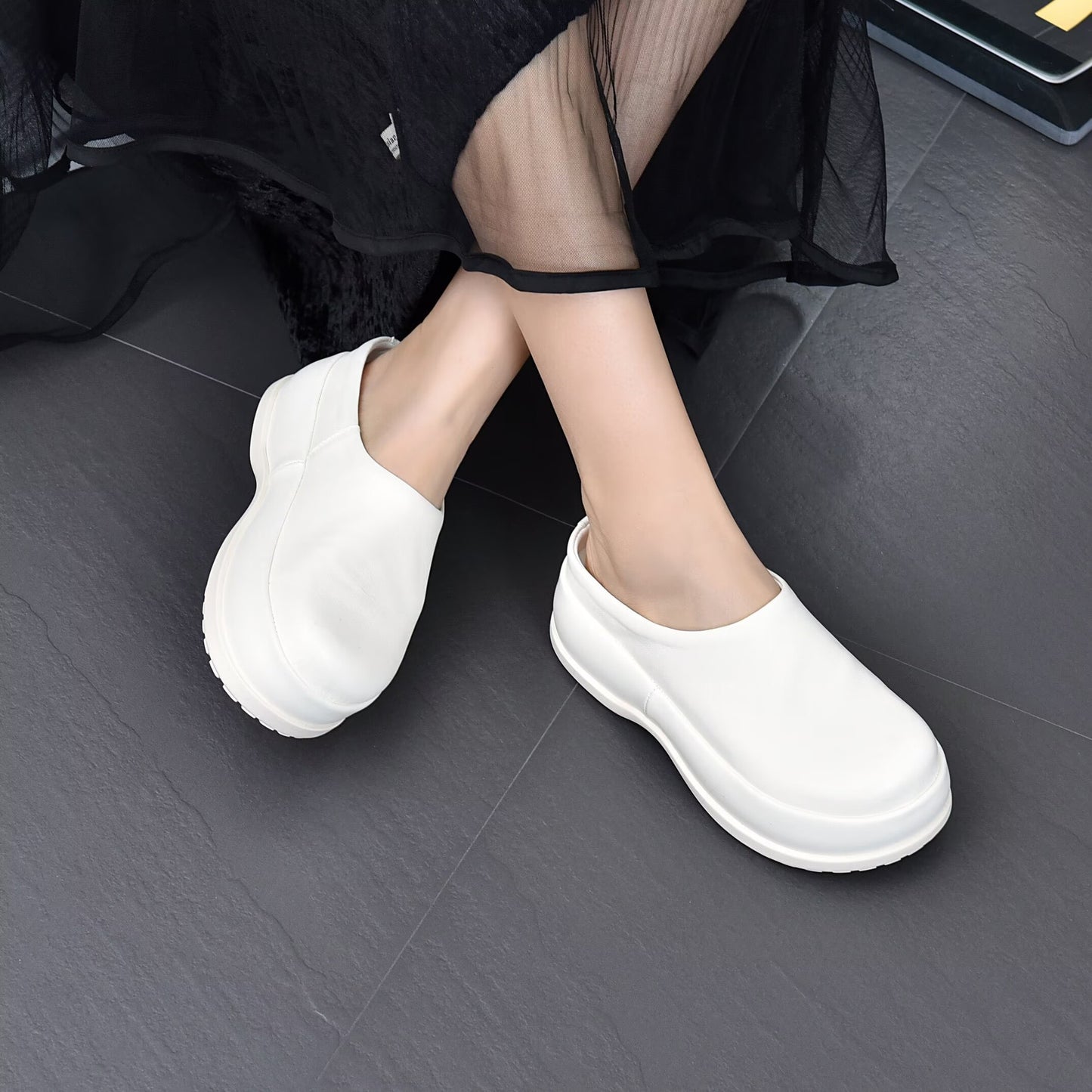 Women's Cowhide Summer Soft Bottom Feeling Toe Cap Fashion Outdoor Sandals