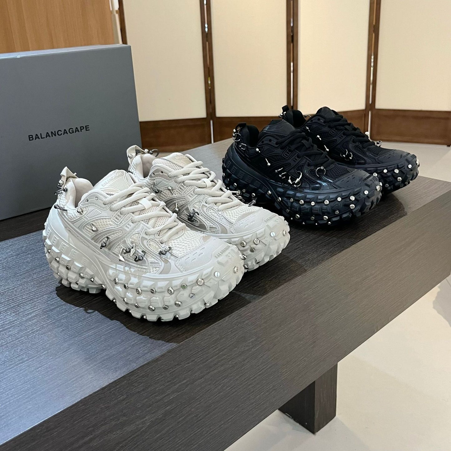 Women's Korean Durian Thick Bottom Height Increasing Rivet Women's Casual Shoes