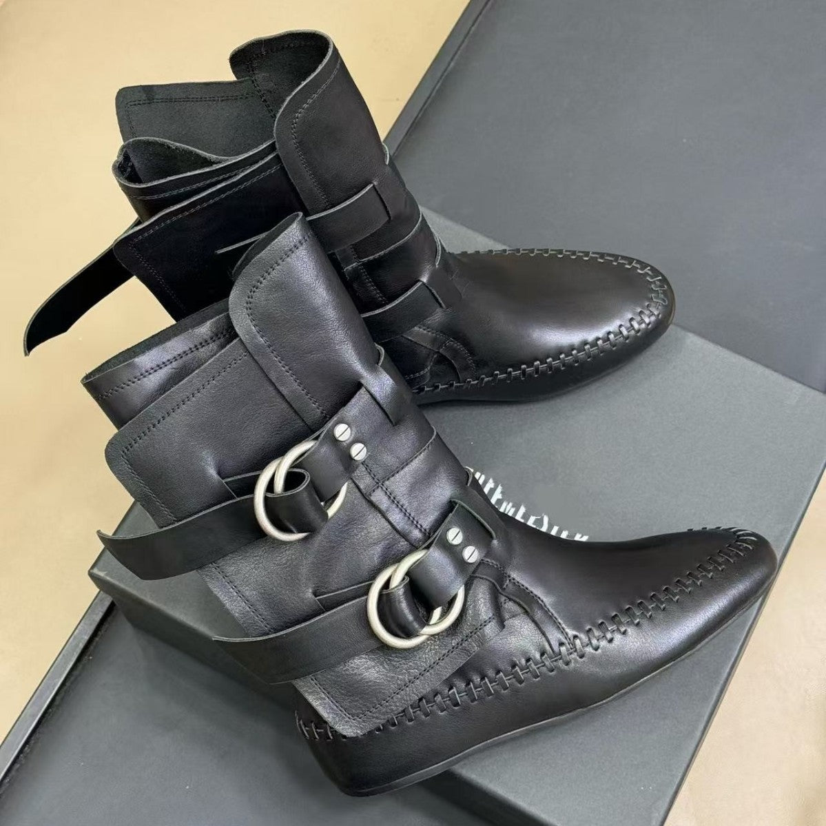 Women's Version Retro Round Toe Belt Buckle Fashion Short Flat Women's Leather Boots