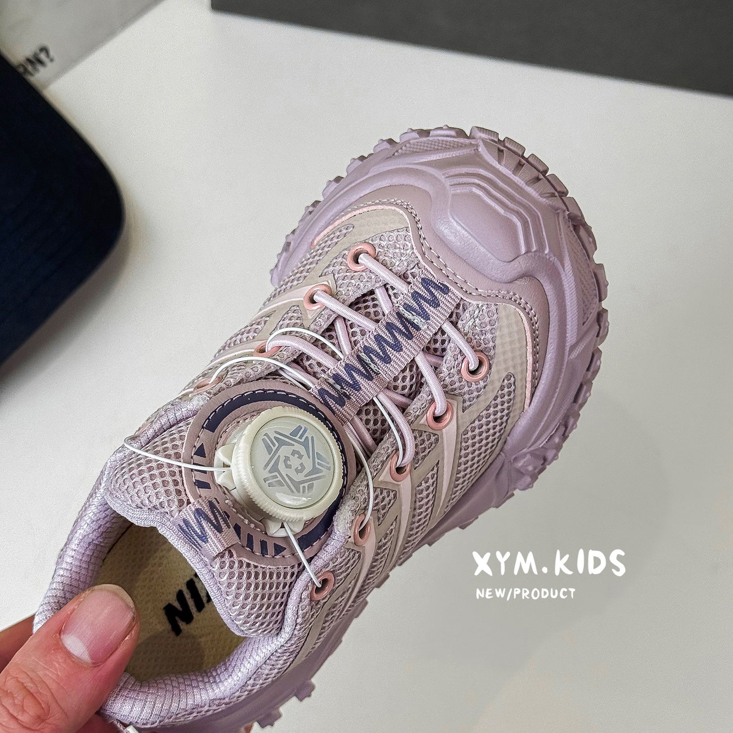 Children's Spring Fashion Rotating Buckle Resin Sole Sneakers