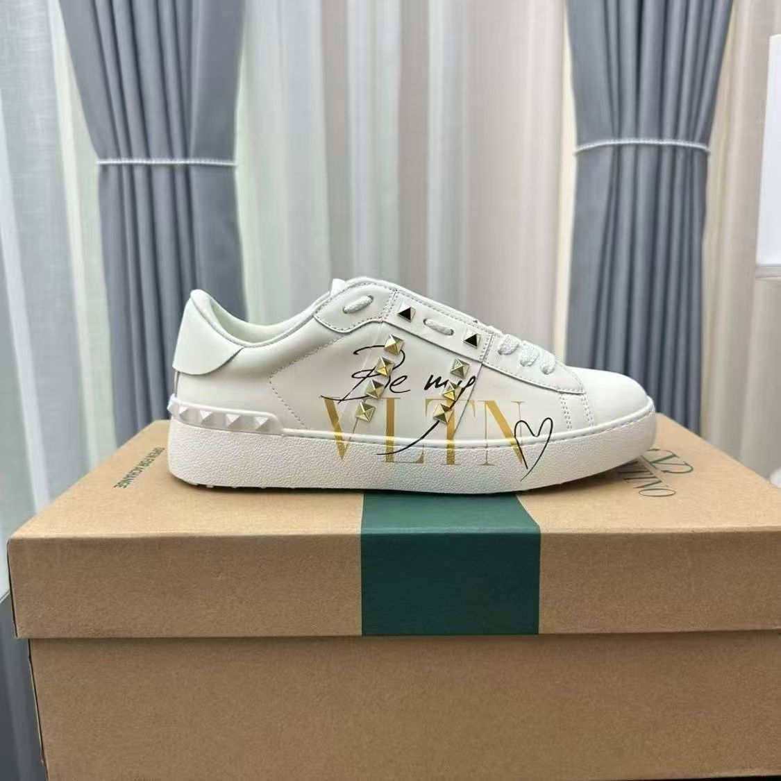 Spring White Luxury Rivet Unisex Low Women's Board Shoes