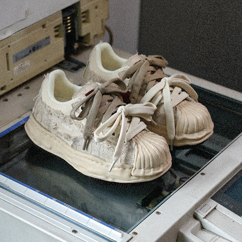 Design Shell Toe Dissoed Raise The Sneakers