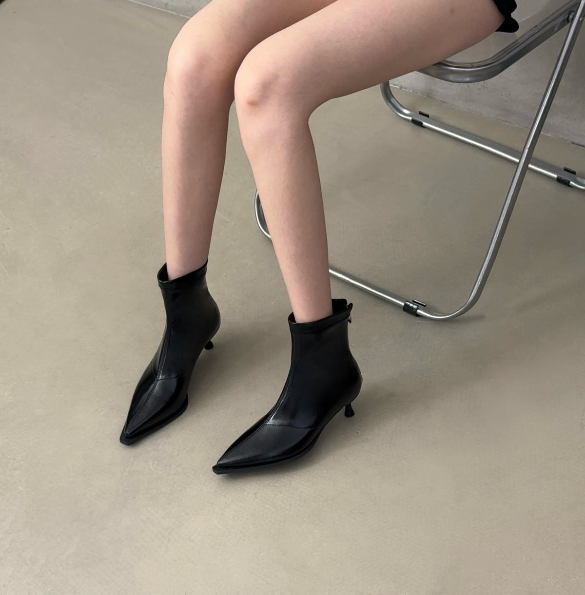 Women's Short High-grade Pointed Toe Stiletto Ankle Back Zipper Women's Leather Boots