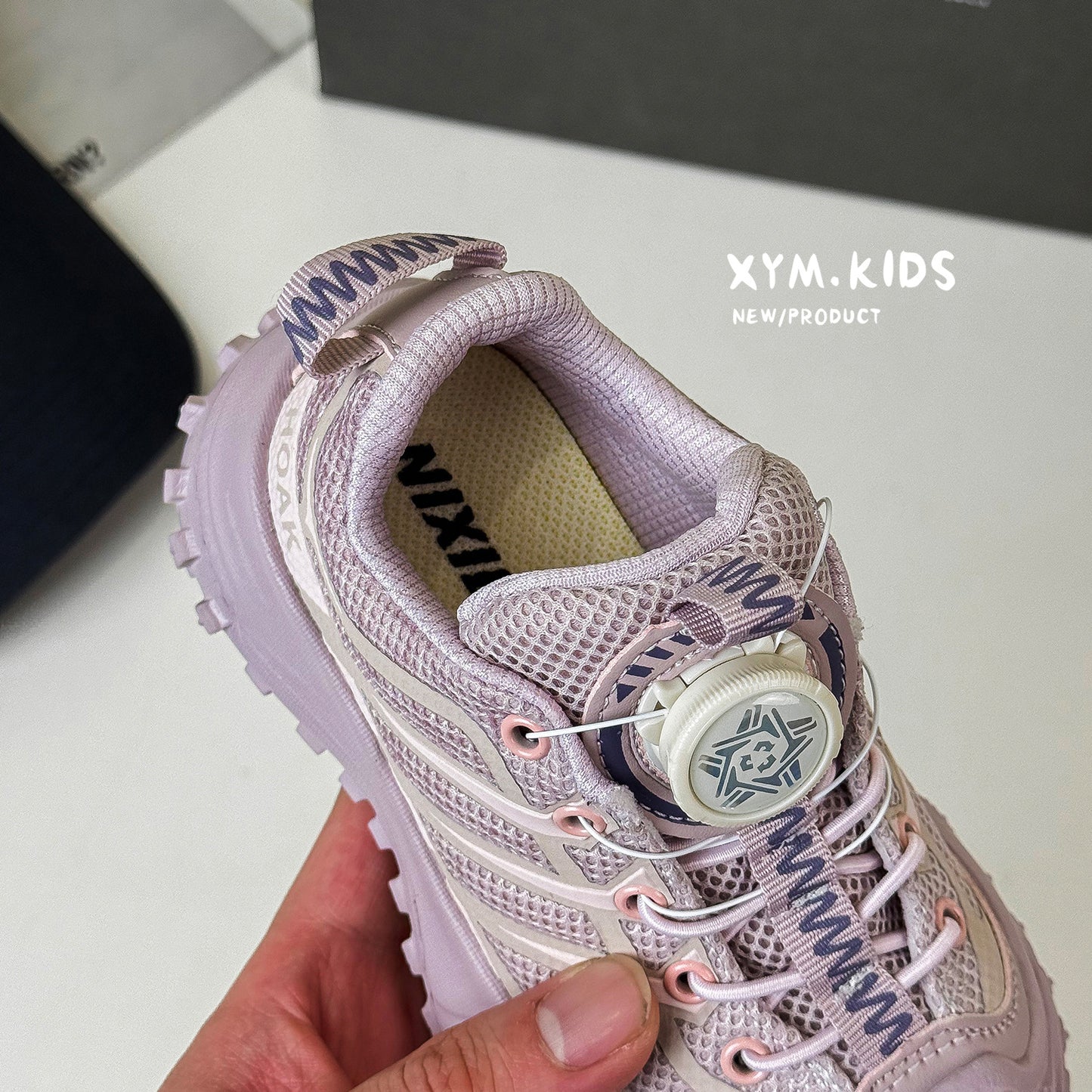 Children's Spring Fashion Rotating Buckle Resin Sole Sneakers