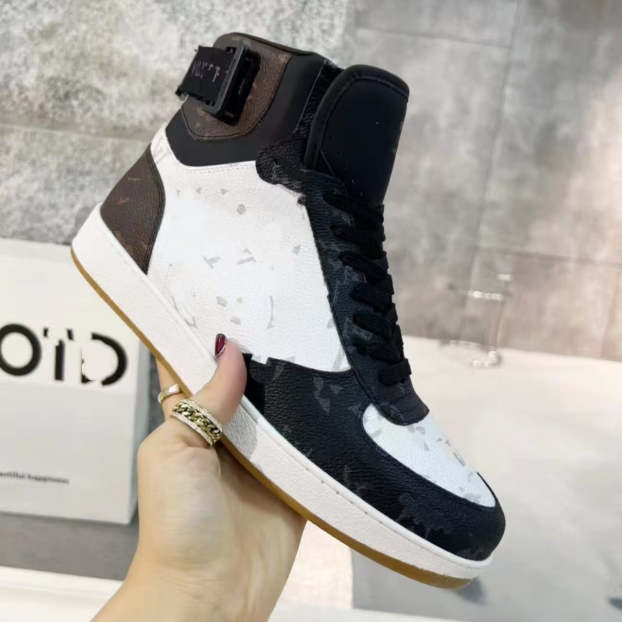 Men's Breathable Thick Sole Increased Light Luxury Sneakers