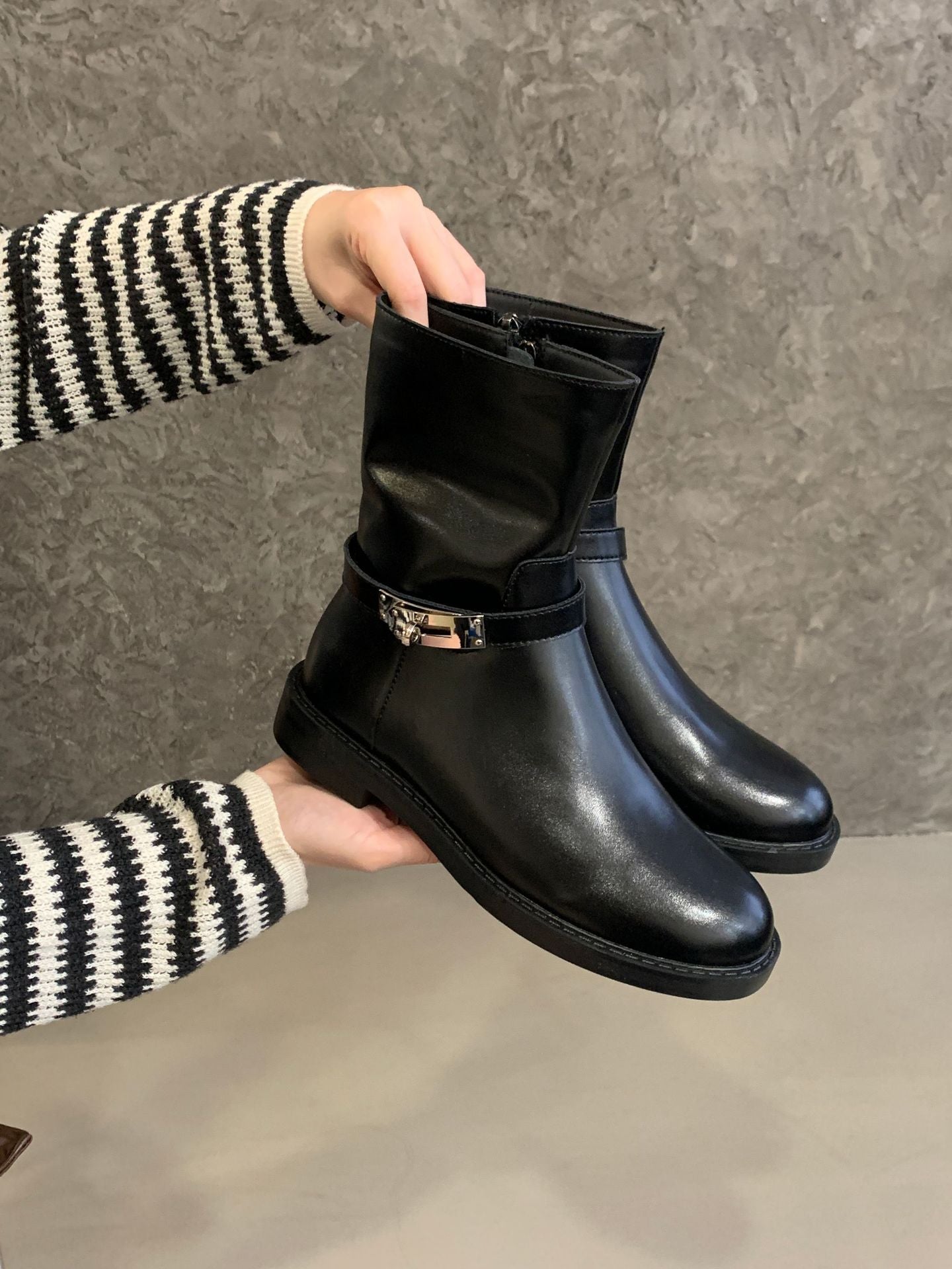 Women's Niche Design Knight Skinny Round Toe Flat Women's Leather Boots