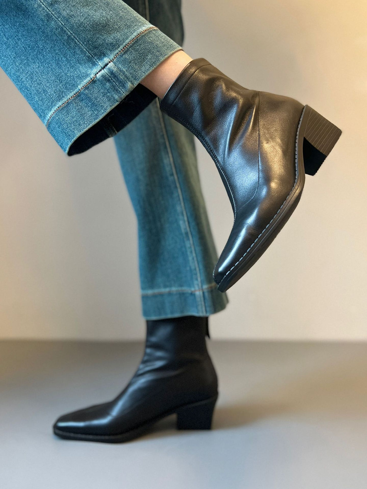 Women's Chunky Square Toe Booties Back Zipper Women's Leather Boots