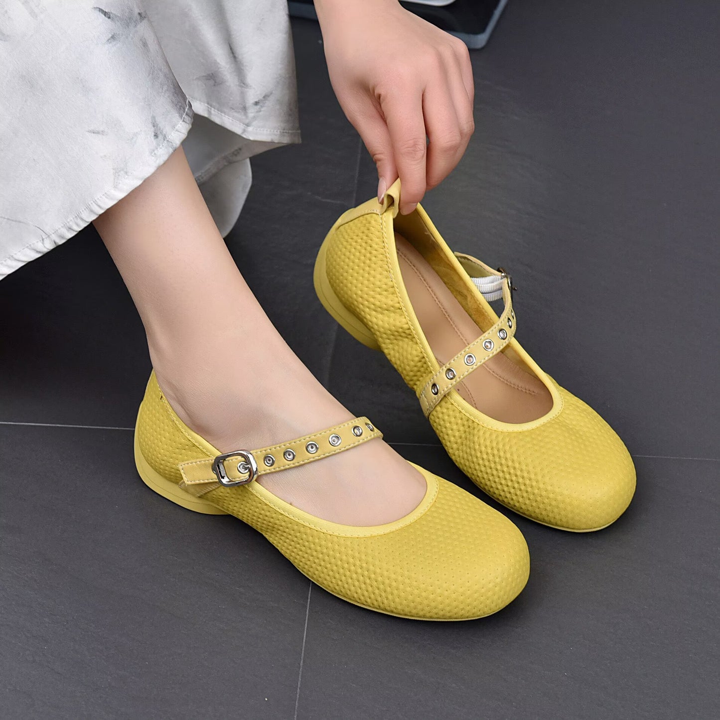 Women's Word Buckle Strap Shallow Mouth Pumps Women's Casual Shoes