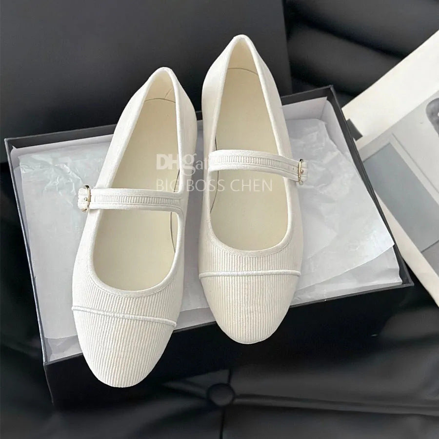 Women's Classic Style Mary Jane Genuine Embroidery Vintage Round Head Loafers