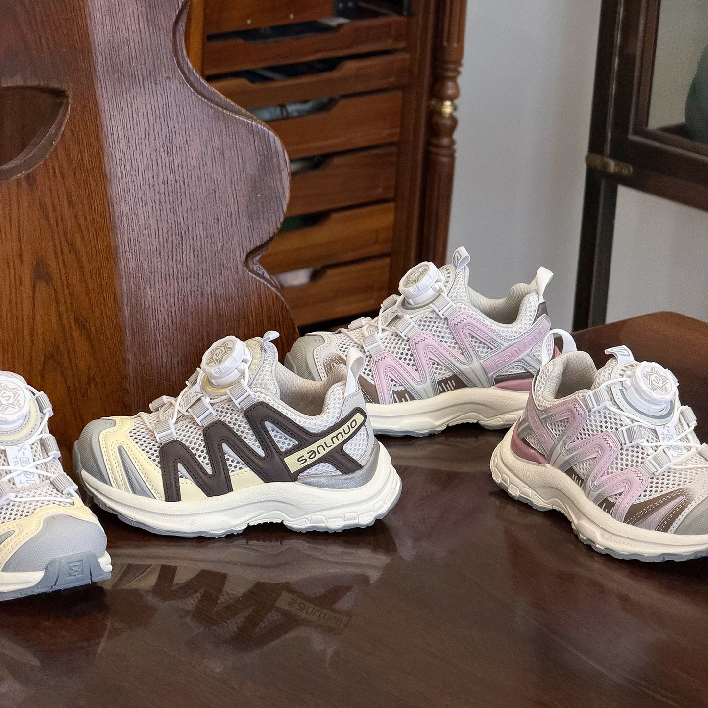 Children's Style Middle Big Rotating Buckle Hollow Mesh Children's Sports Shoes