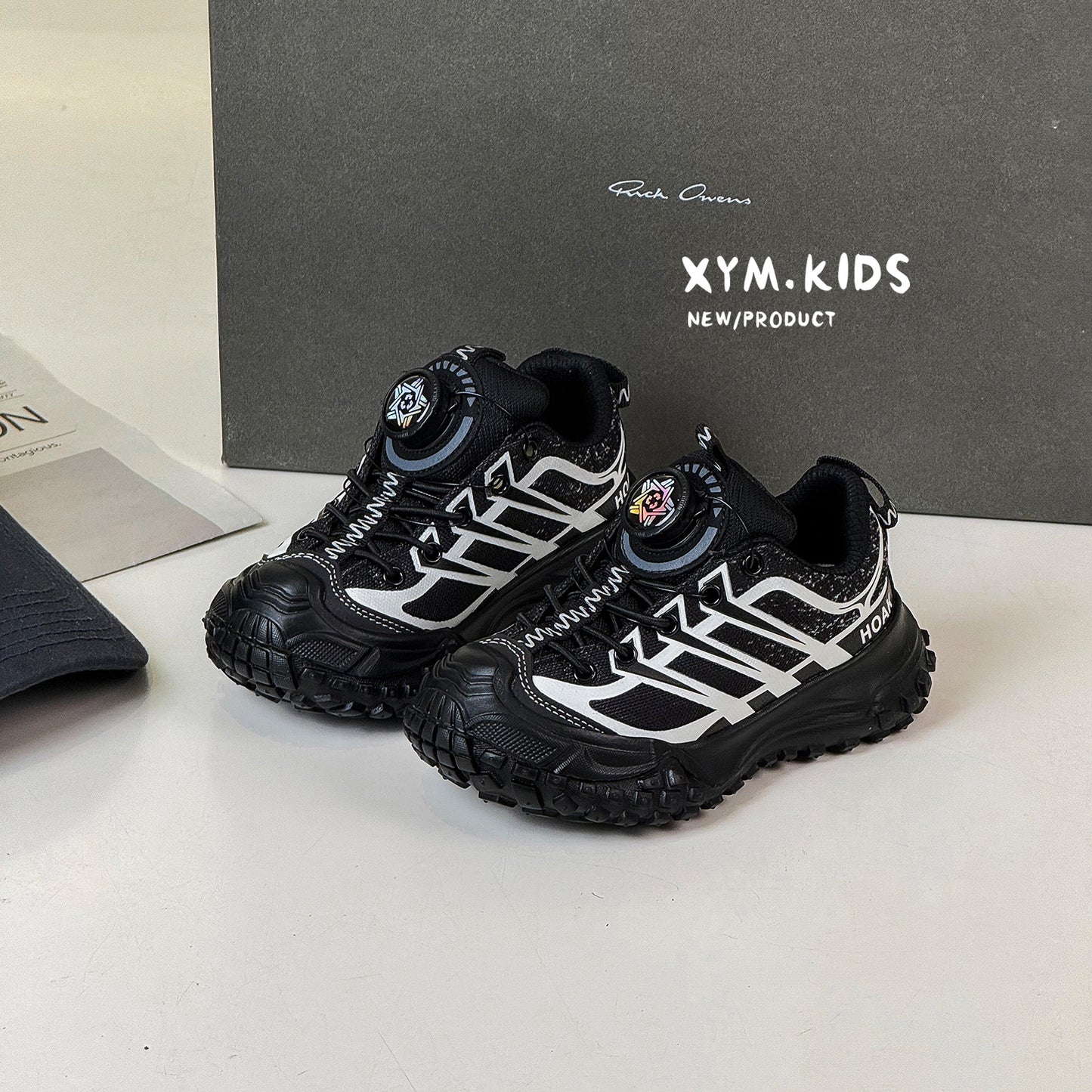 Children's Spring Fashion Rotating Buckle Resin Sole Sneakers