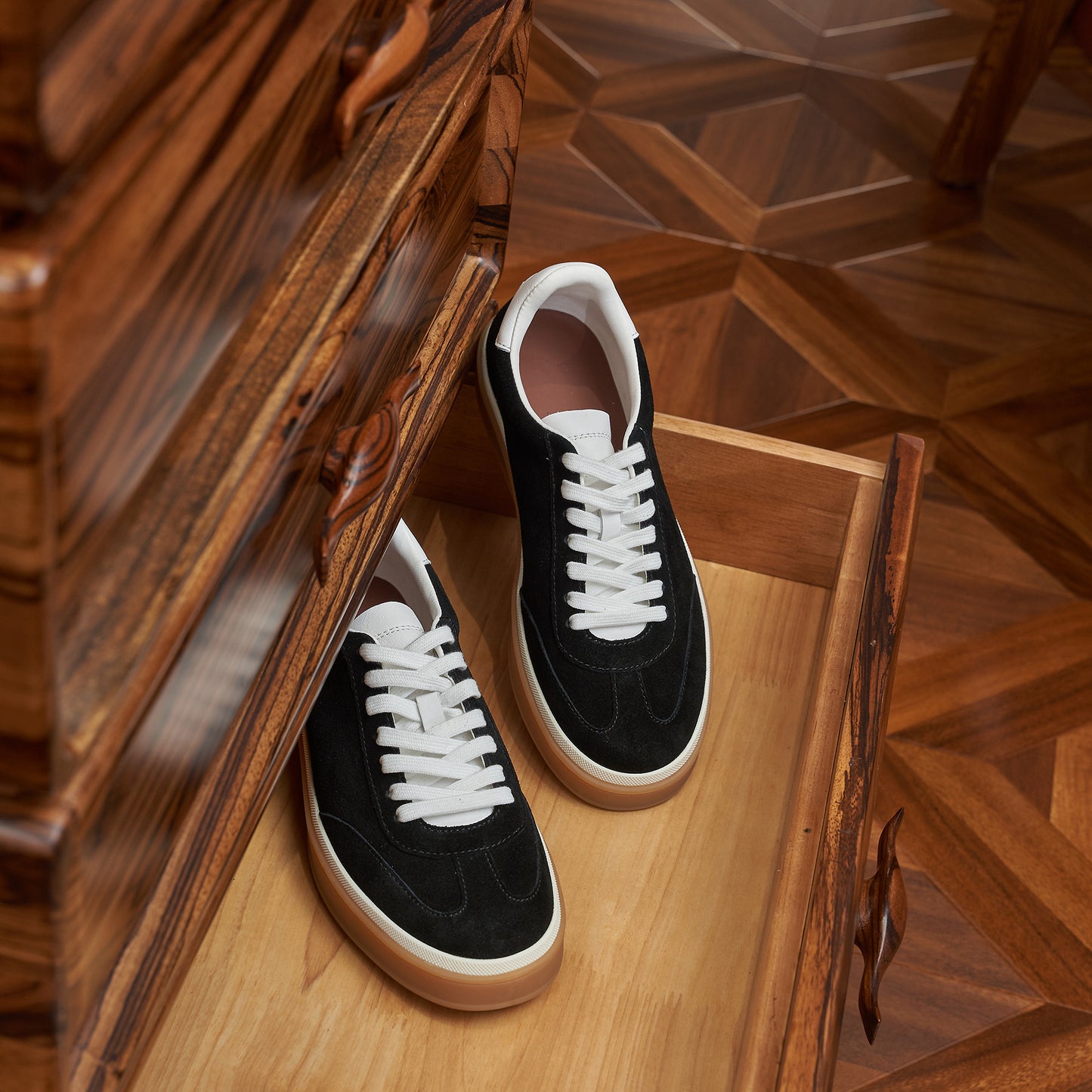 Men's Personality German Training Genuine Lace Up Round Sneakers