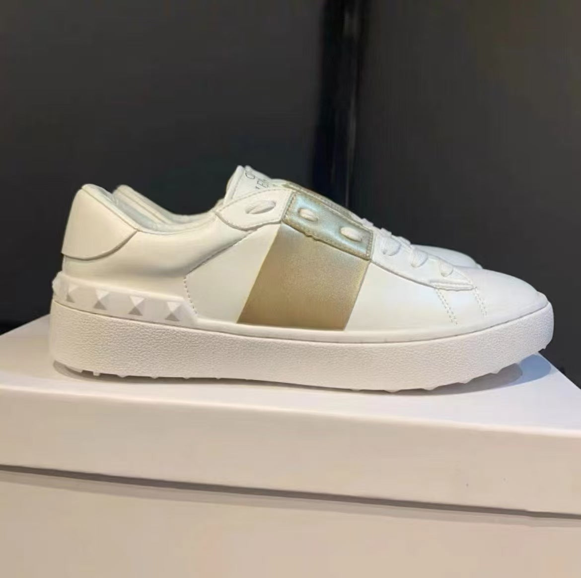 Women's & Men's V Home Real Rivet White Couple Women's Canvas Shoes