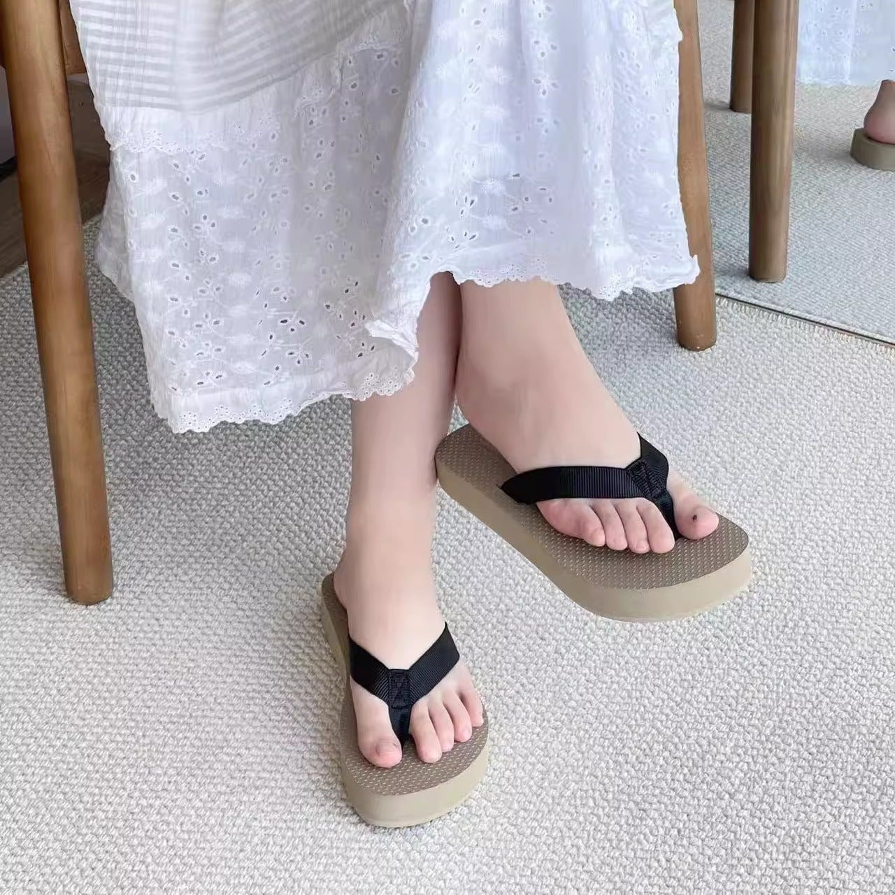Women's Fashionable Seaside Black Red Flip-flops Flat Slippers
