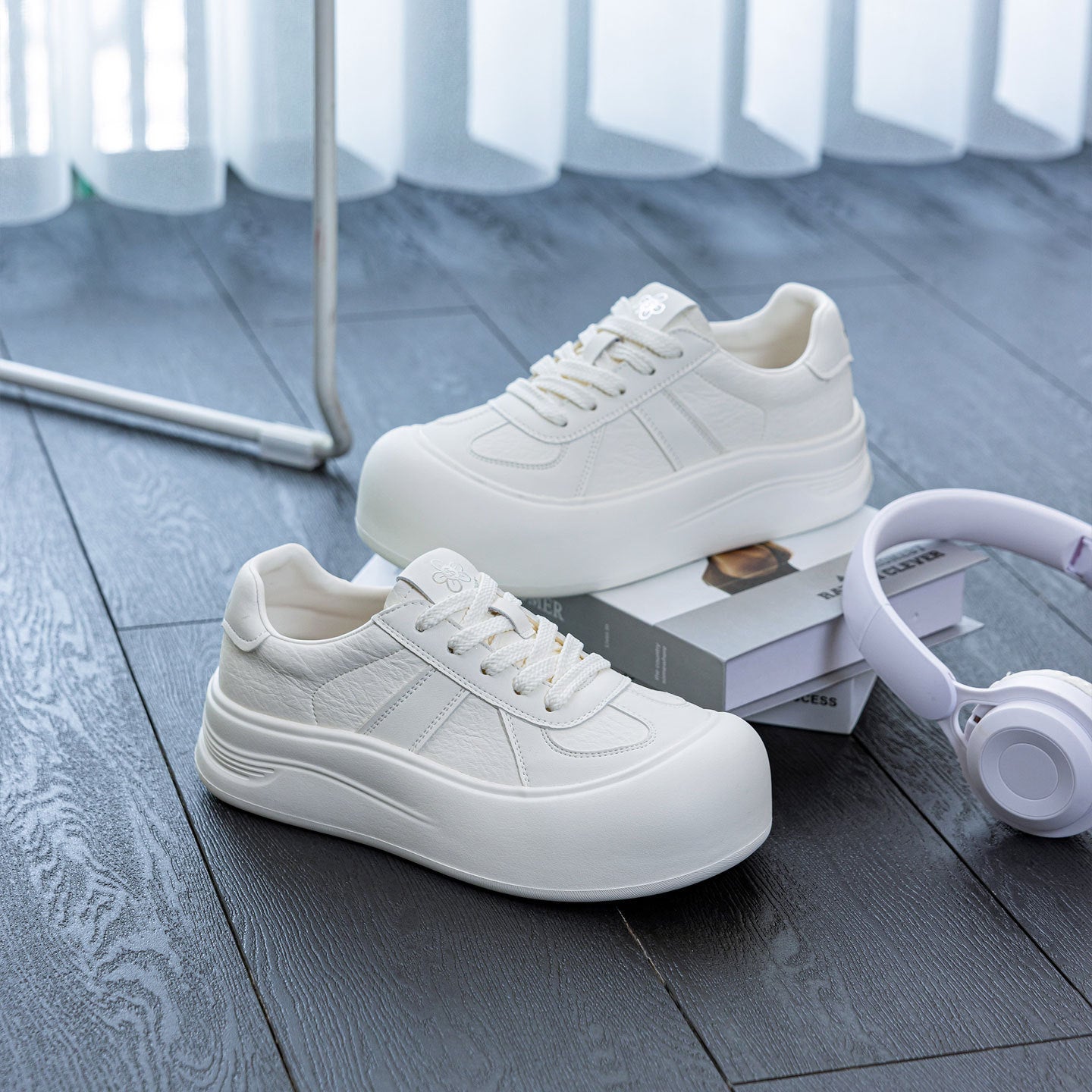 Women's White Spring Ugly Cute Big Toe Sneakers