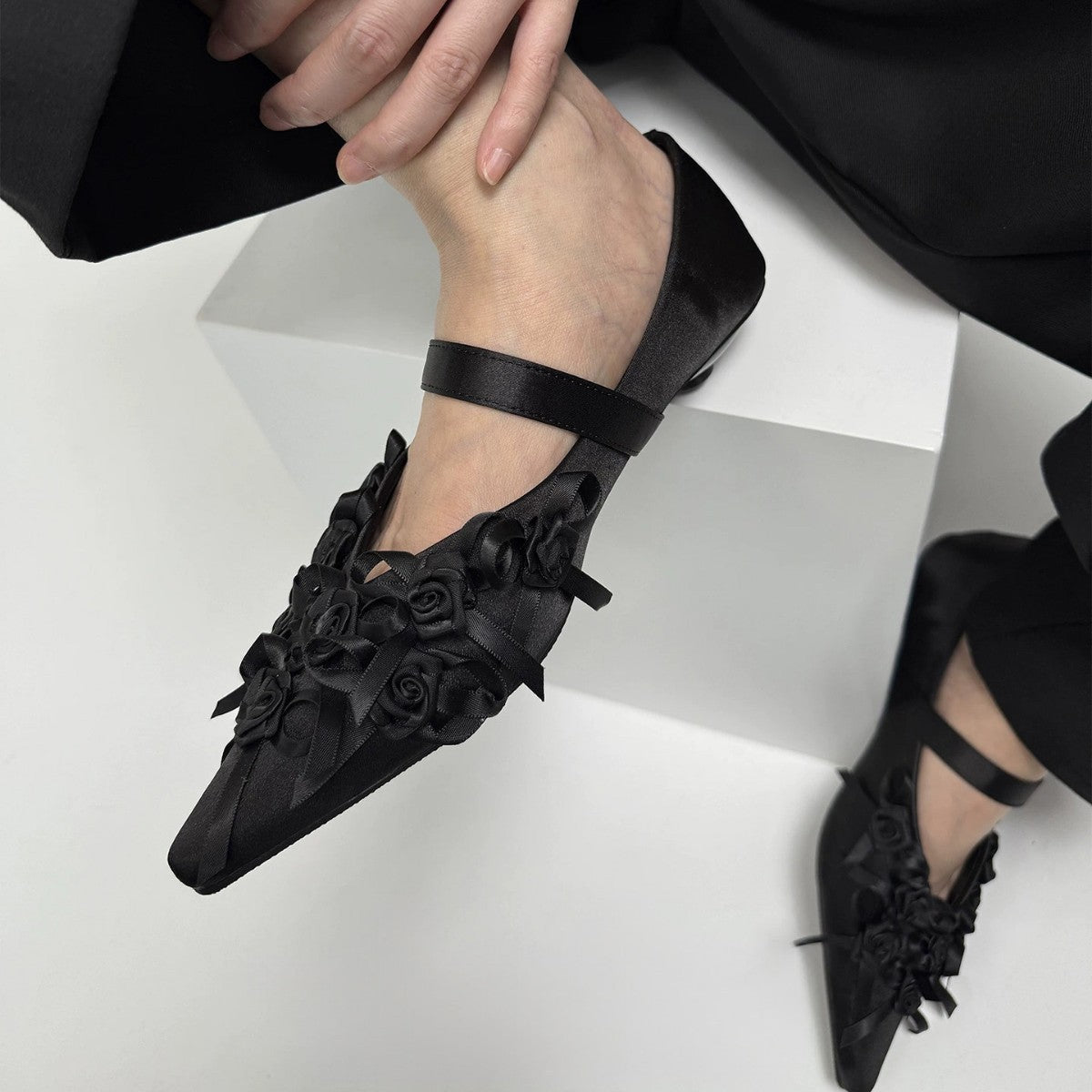 Women's Spring Design Niche Black Rose Pointed Buckle Low Heels