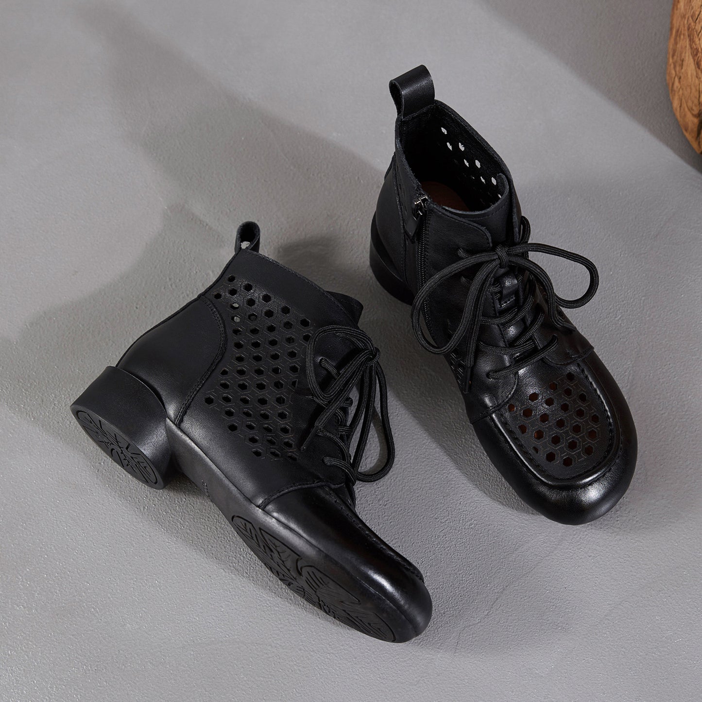 Women's Retro Authentic Hollow Out Martin Top Layer Cattlehide Fashion Women's Leather Boots