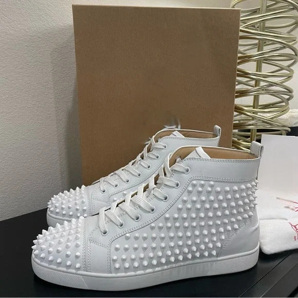 Beautiful Men's Rivet Trendy Wild Board Men's Casual Shoes