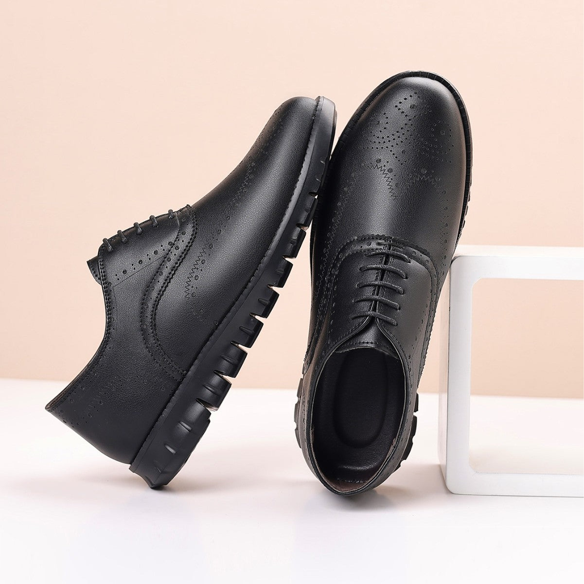 Men's Quality Hollow Bottom Sole Light Weight Carved Men's Sports Shoes