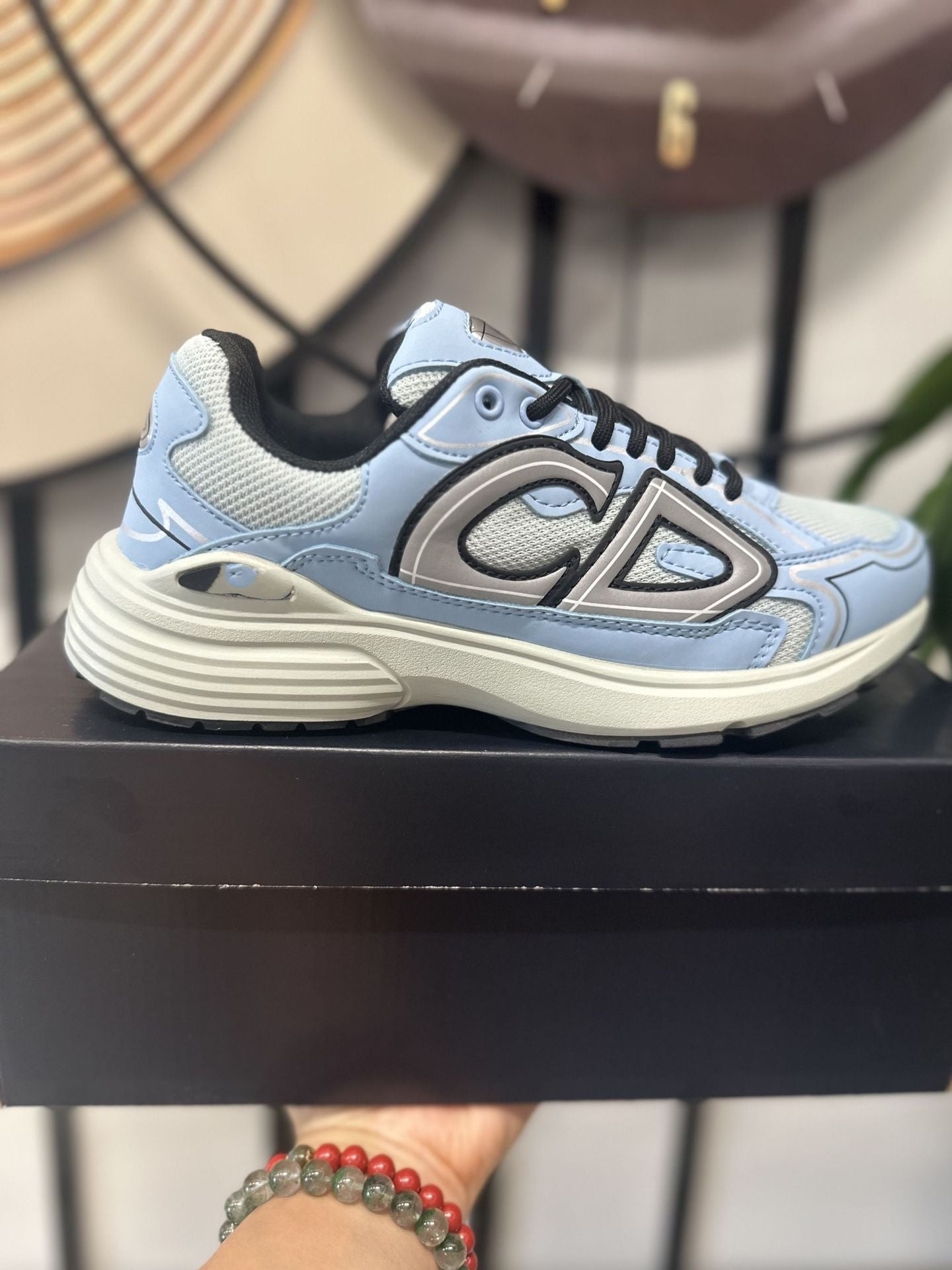 Women's & Men's Fashion Couple Light Mesh Breathable Comfortable Sneakers