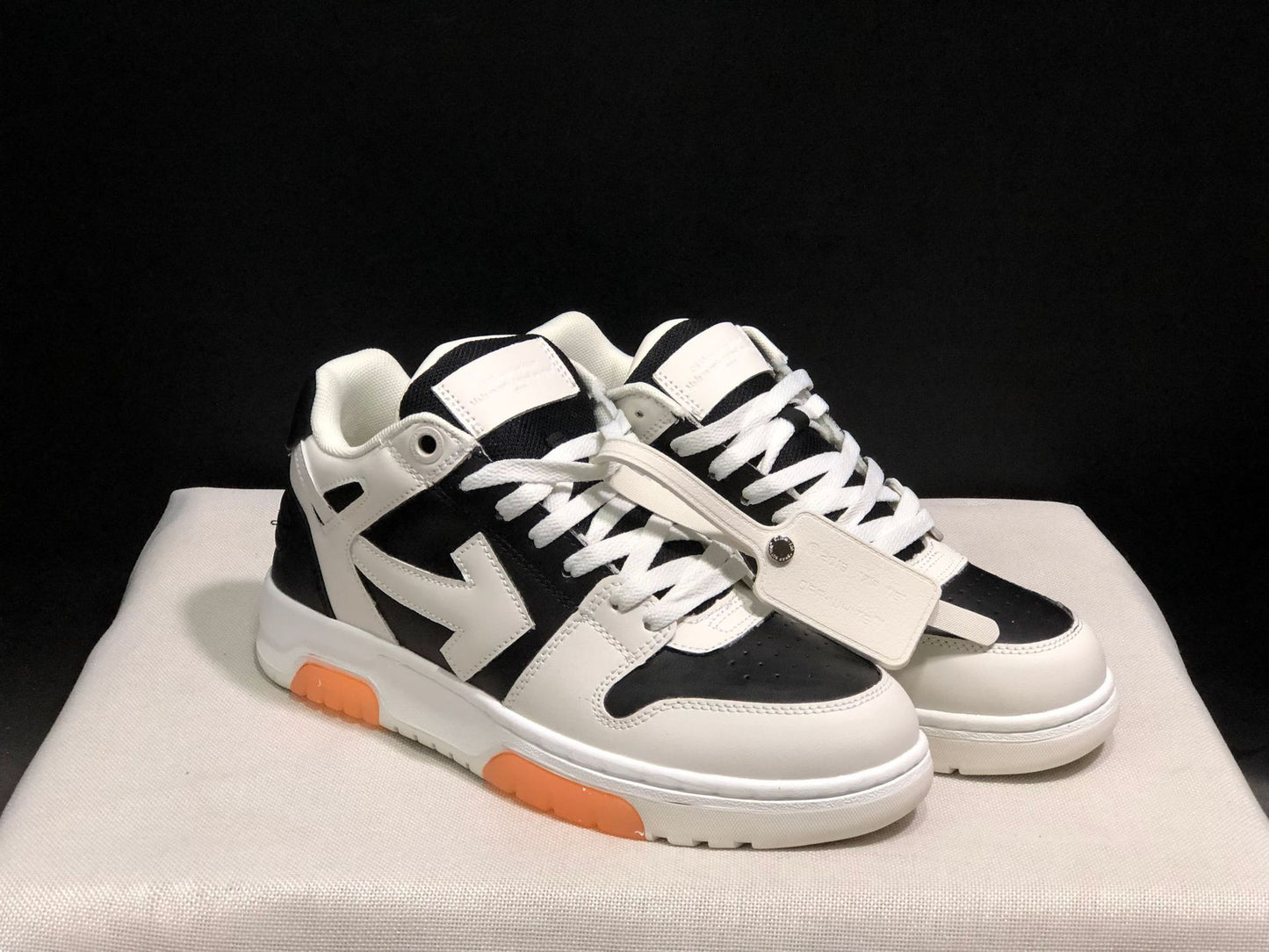 Women's & Men's Couple Street Board Comfortable Retro White Sneakers