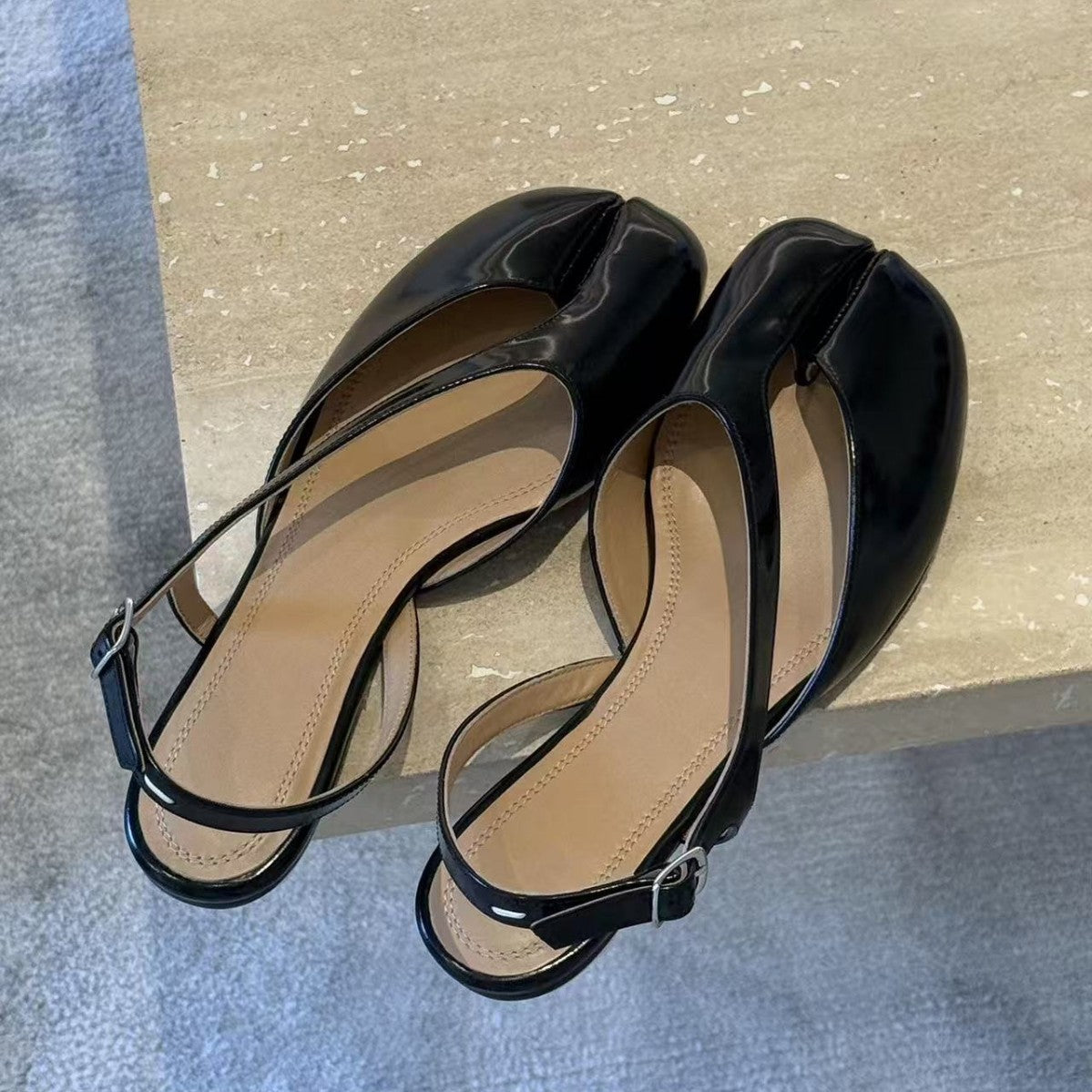 Women's Retro Minority Design Trotter Split Toe Buckle Fashion Flat Sandals