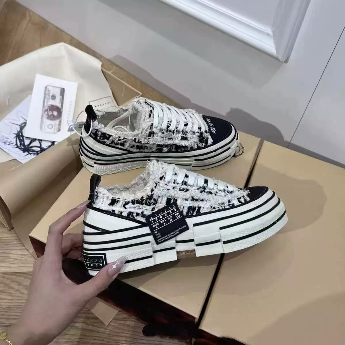Beggar Vulcanized Hidden Platform Couple Real Canvas Shoes
