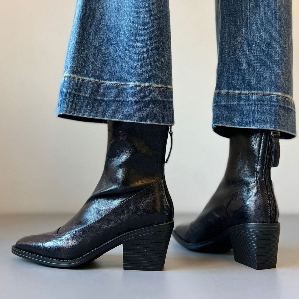 Women's Chunky Short Soft Stitching Chelsea Black Women's Leather Boots